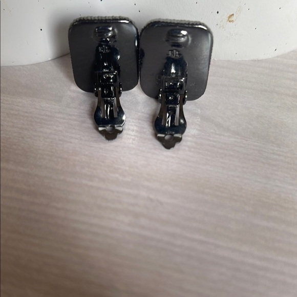 Ralph Lauren Black Statement  Clip Earrings with Halo Desig - Picture 2 of 7